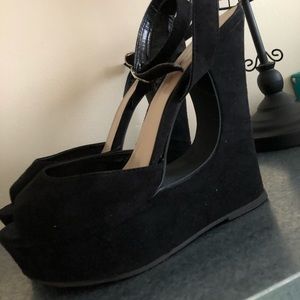 Stylish Black Wedges